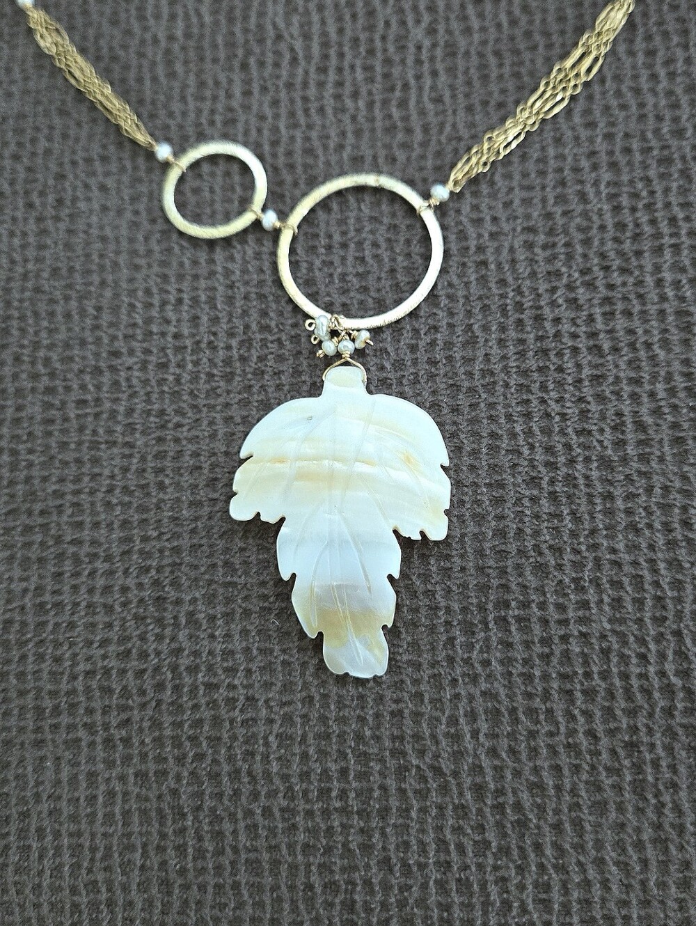 Mother of Pearl Leaf🍁 Pendant Necklace - NWOT - Picture 13 of 16